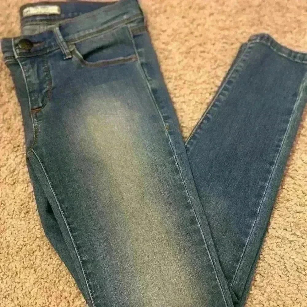 Free people medium wash skinny jean size 24